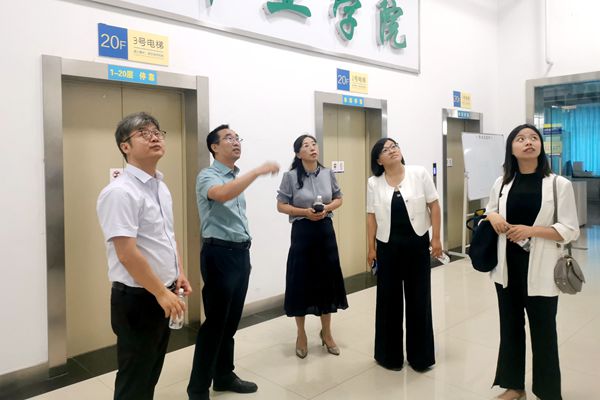 参观甘肃农业大学性吧
教学科研平台_副本.jpg