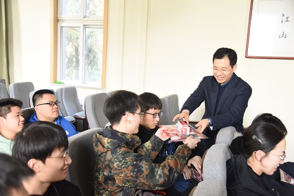 党总支副书记代表性吧
送出祝福-3.jpg