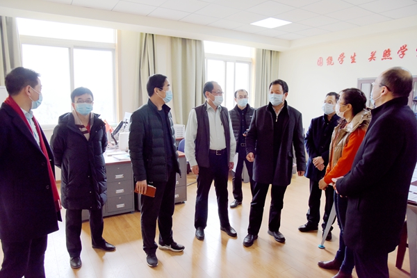 校领导检查指导性吧
寒假期间疫情防控工作1.jpg