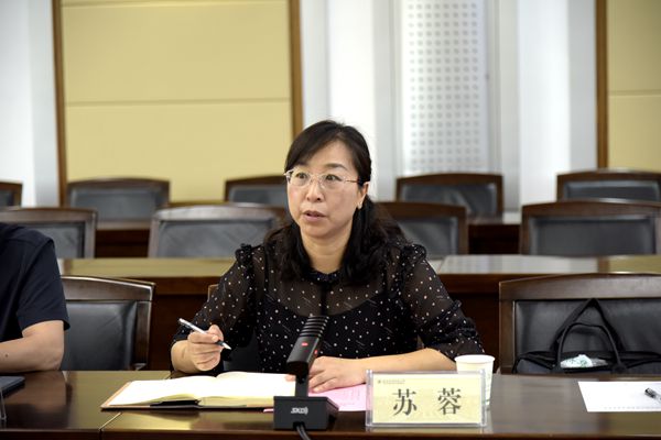 性吧
党委书记苏蓉主持座谈会.jpg